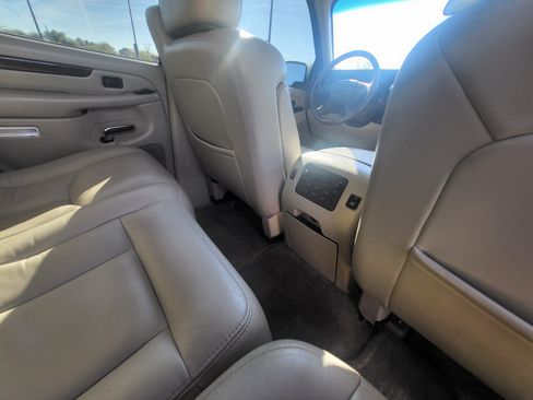 Used 2003 Cadillac Escalade AWD w/ Marketing Vehicle Package image 24