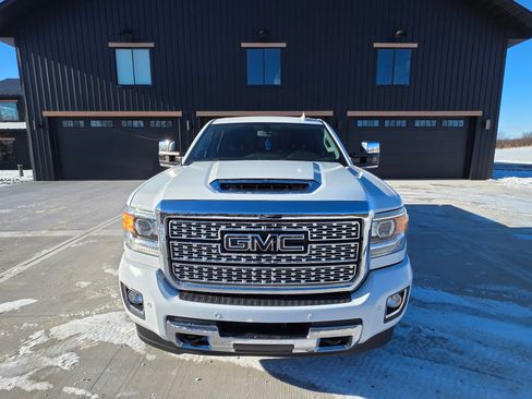 Used 2016 GMC Sierra 2500 Denali image 2