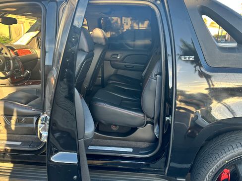 Used 2010 Chevrolet Avalanche LTZ image 10