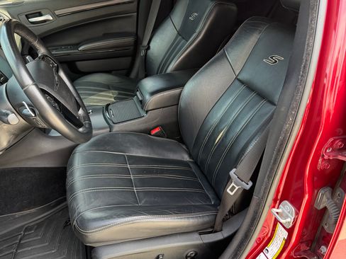 Used 2014 Chrysler 300 S image 5