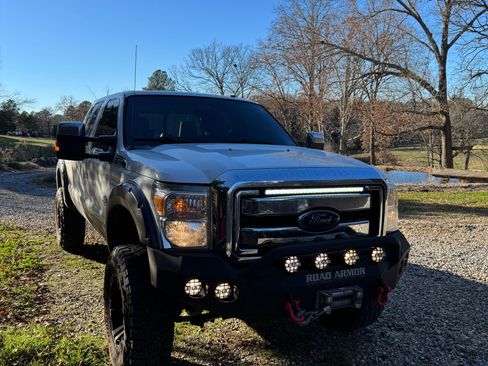 Used 2016 Ford F250 Lariat w/ Lariat Ultimate Package image 6