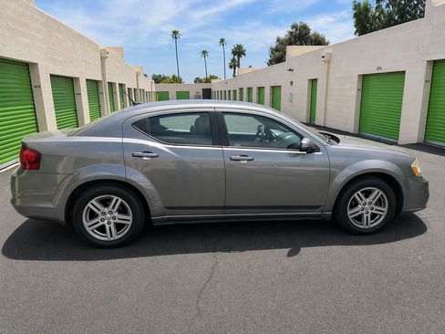 Used 2013 Dodge Avenger SXT image 5