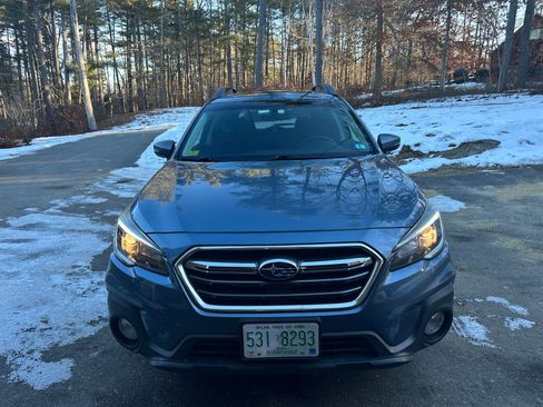 Used 2018 Subaru Outback 2.5i Limited image 2