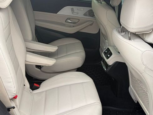 Used 2025 Mercedes-Benz GLS 450 4MATIC image 12