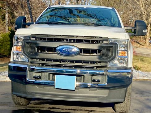 Used 2022 Ford F250 XL w/ Power Equipment Group image 4