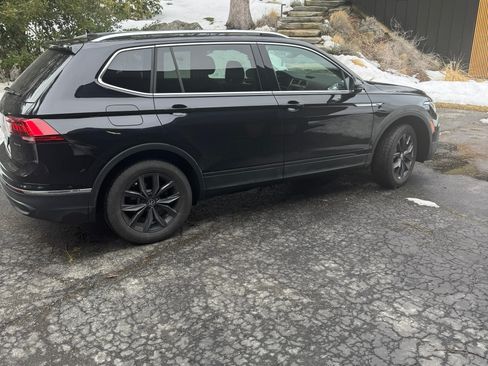 Used 2024 Volkswagen Tiguan SE w/ Panoramic Sunroof Package image 8
