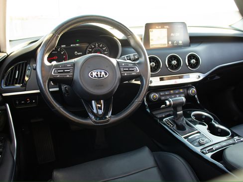 Used 2019 Kia Stinger Premium image 11