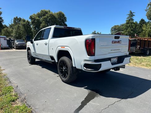 Used 2023 GMC Sierra 2500 AT4 w/ AT4 Premium Plus Package AWD/4WD image 8