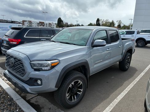Used 2020 Toyota Tacoma TRD Off-Road w/ Technology Package image 1