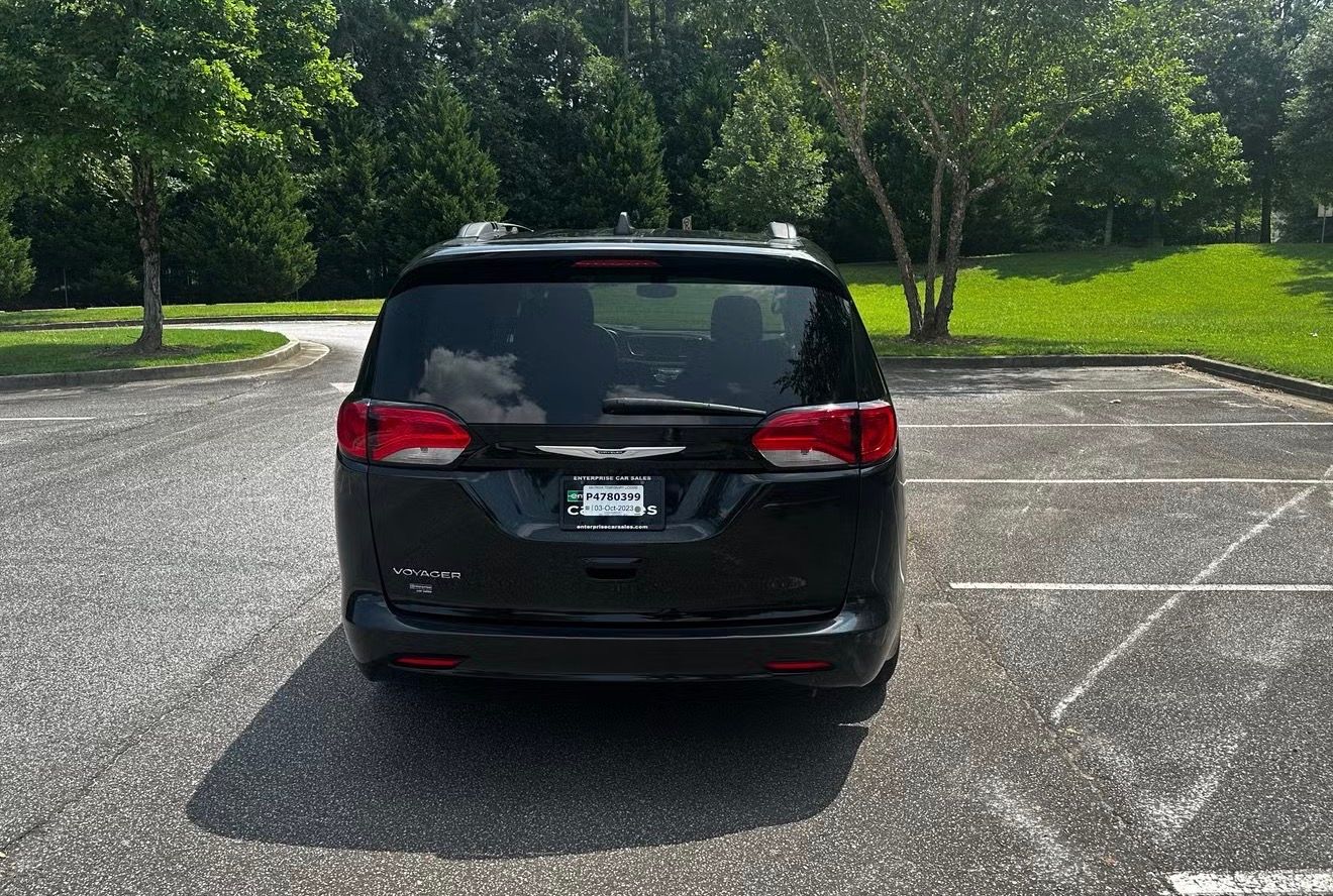 Used 2021 Chrysler Voyager Lxi FWD image 5