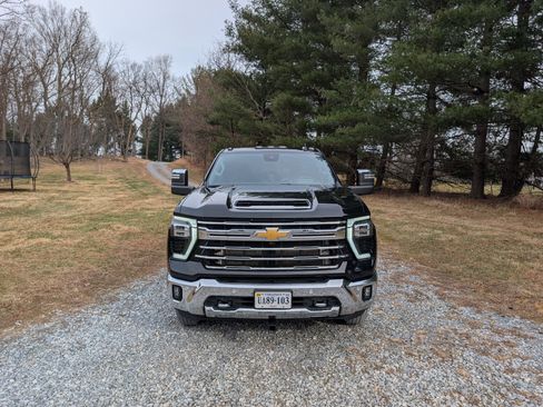 Used 2024 Chevrolet Silverado 3500 LTZ w/ LTZ Plus Package image 5