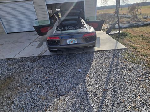 Used 2017 Audi R8 V10 w/ Carbon Exterior Package image 16