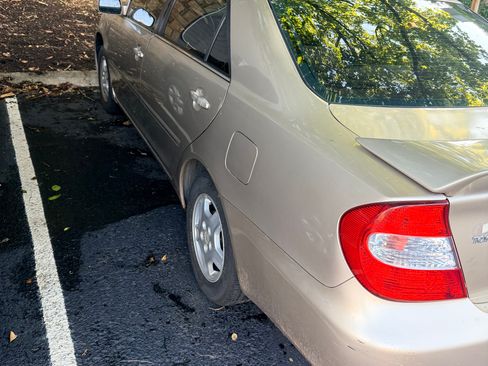 Used 2002 Toyota Camry LE FWD image 2