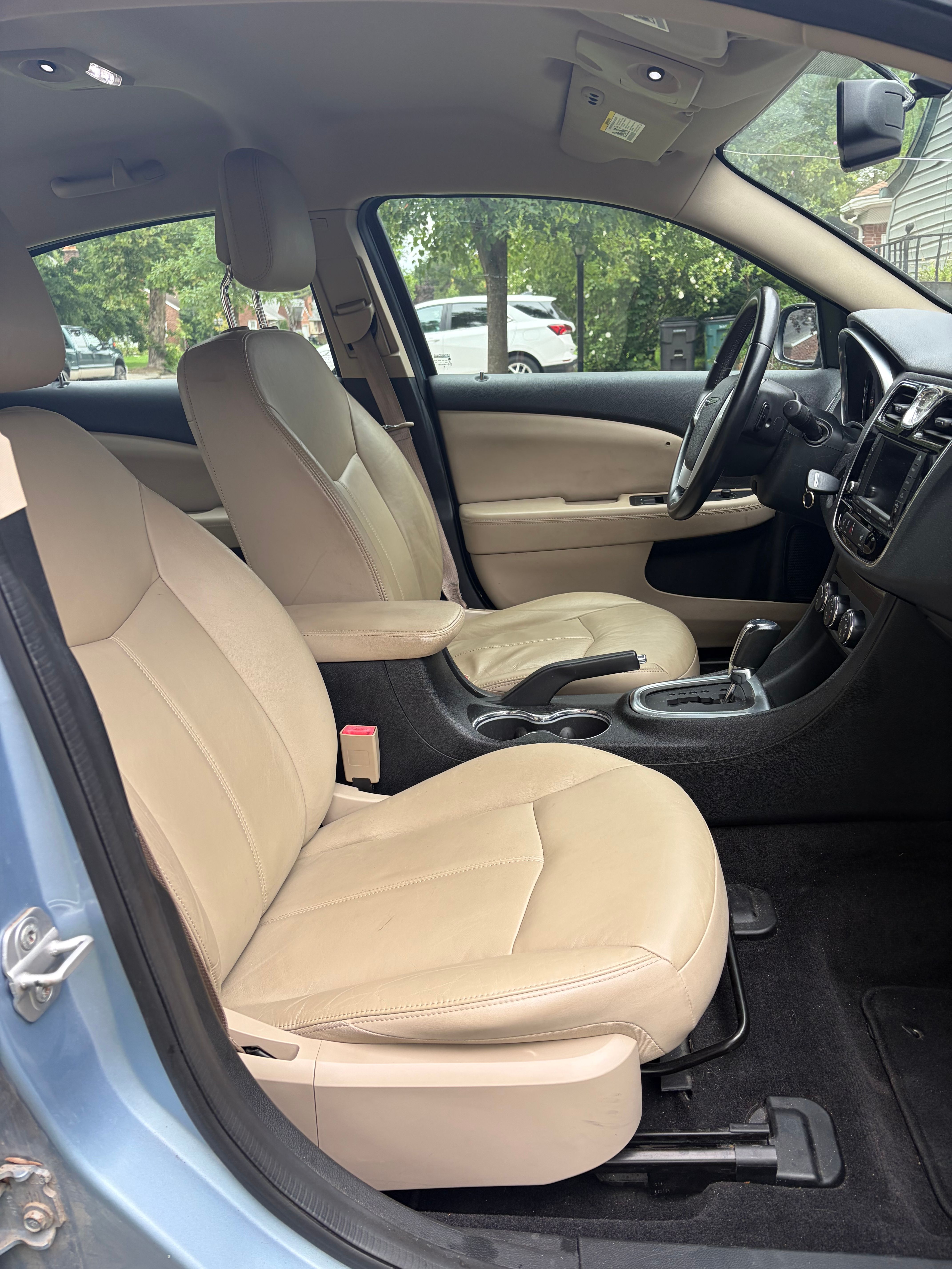 Used 2012 Chrysler 200 Limited FWD image 12