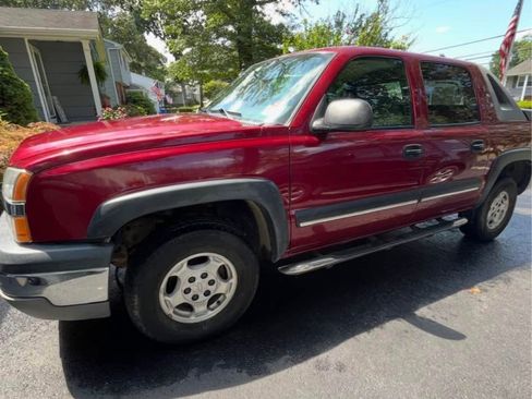 Used 2004 Chevrolet Avalanche 2WD image 1