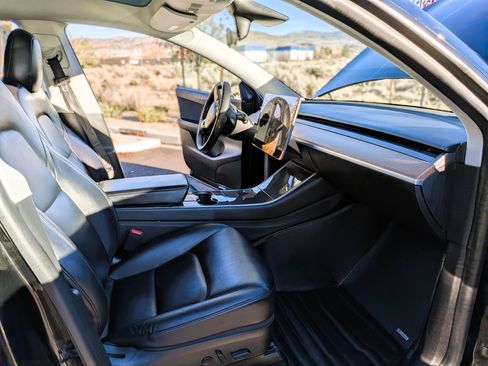 Used 2020 Tesla Model Y Long Range image 14