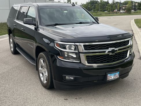 Used 2017 Chevrolet Suburban LT image 6