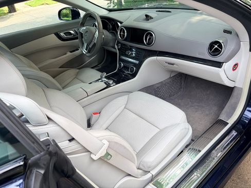 Used 2015 Mercedes-Benz SL 550 image 8