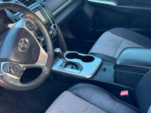 Used 2012 Toyota Camry SE w/ Convenience Pkg FWD image 4