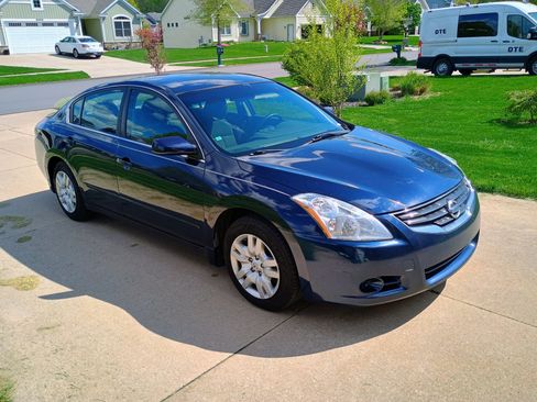 Used 2012 Nissan Altima 2.5 S FWD image 2