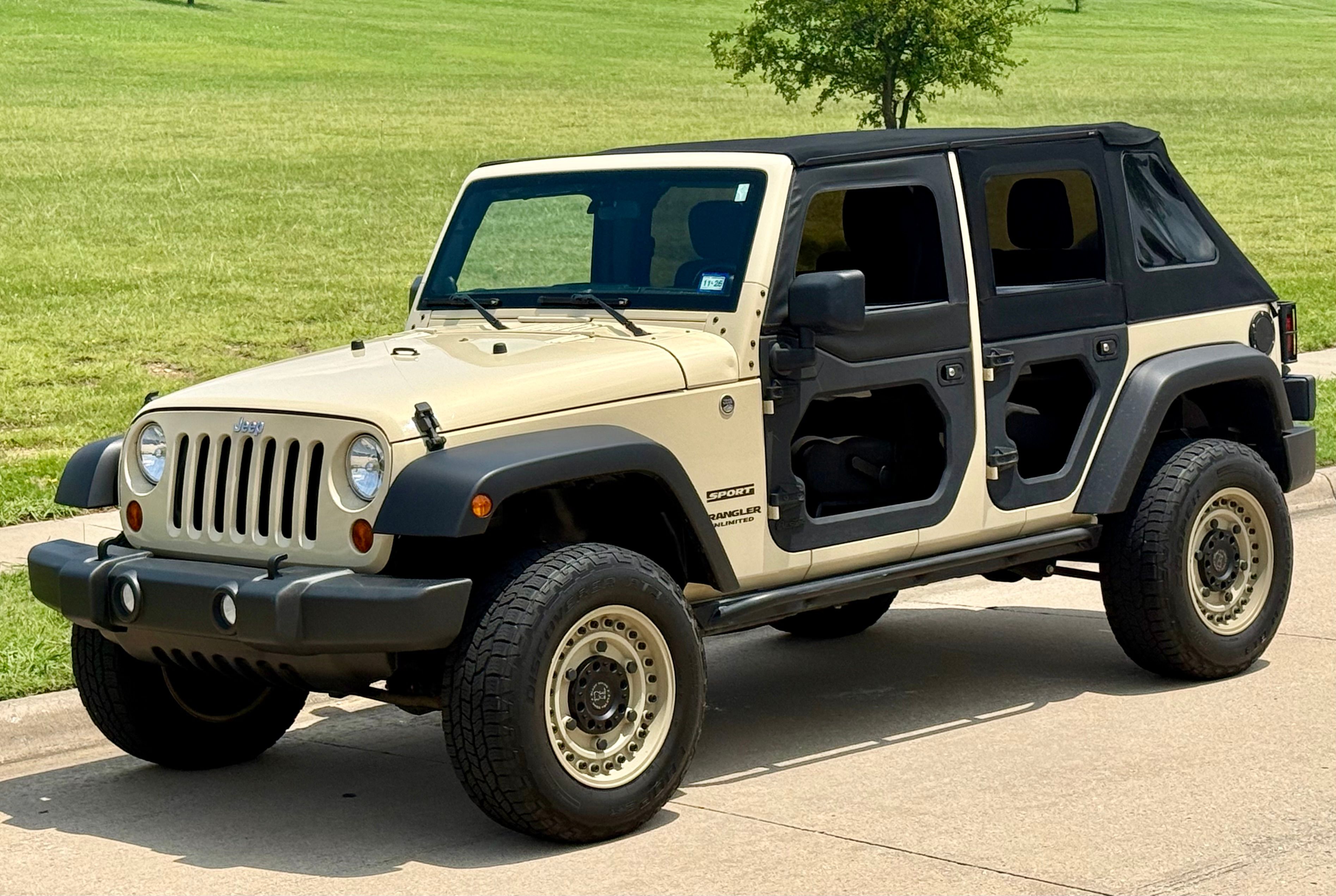Used 2012 Jeep Wrangler Unlimited Sport AWD/4WD image 13