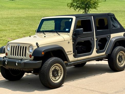 Used 2012 Jeep Wrangler Unlimited Sport AWD/4WD image 13