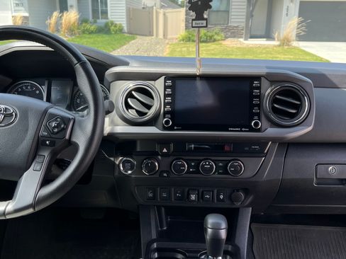 Used 2023 Toyota Tacoma TRD Off-Road w/ Technology Package image 9