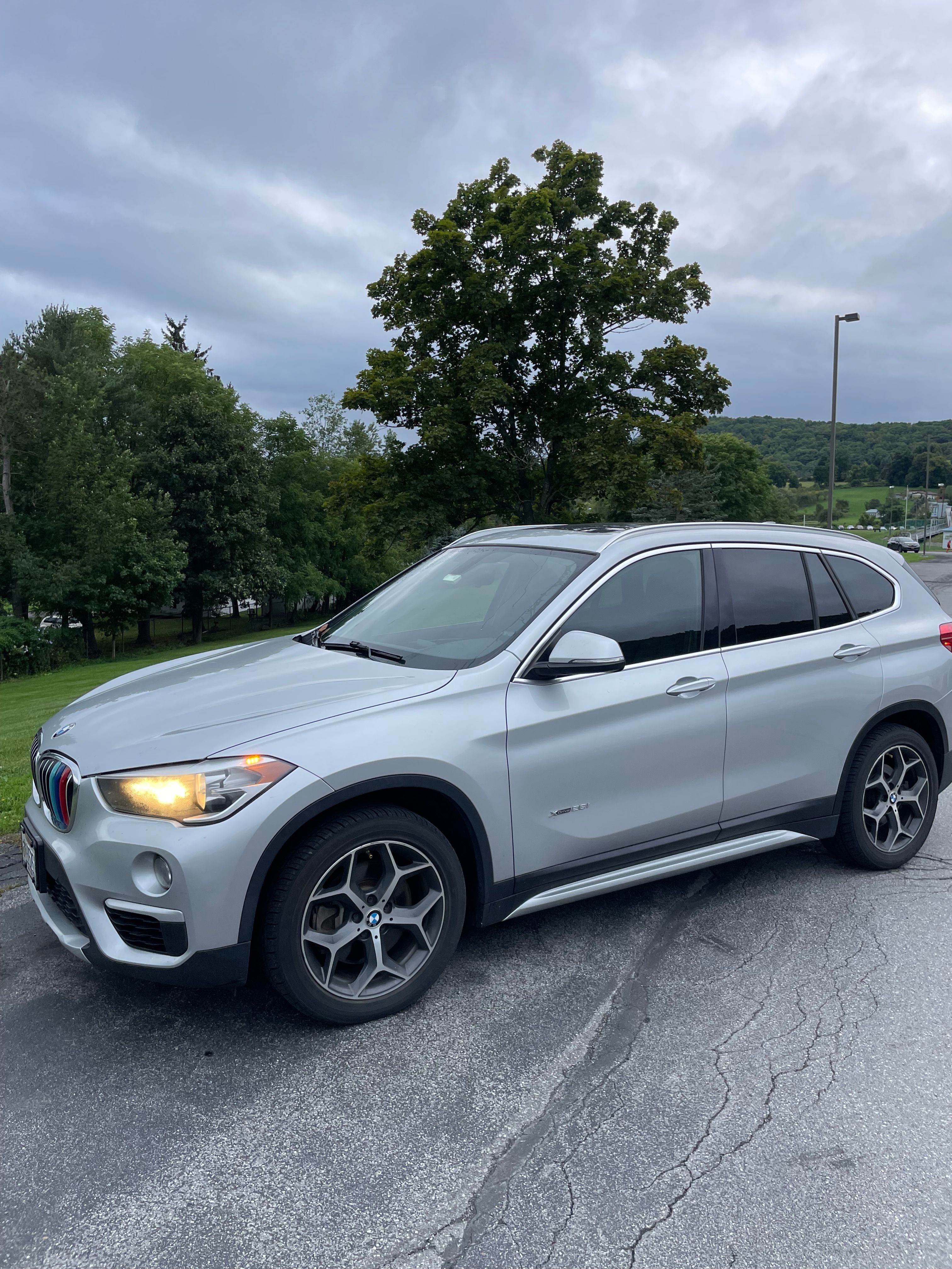Used 2018 BMW X1 xDrive28i AWD/4WD image 2