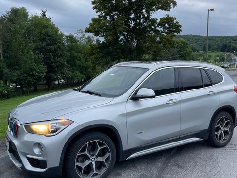 Used 2018 BMW X1 xDrive28i AWD/4WD image 2
