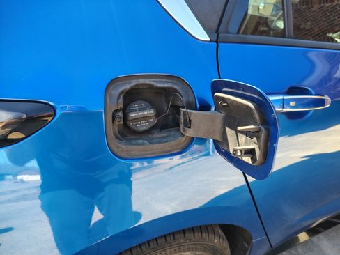 Used 2017 Chevrolet Volt LT w/ Comfort Package image 11