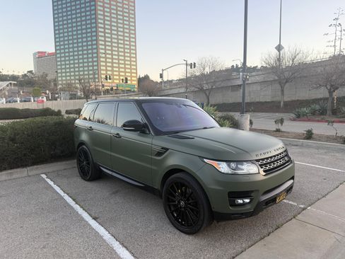 Used 2017 Land Rover Range Rover Sport SE image 1