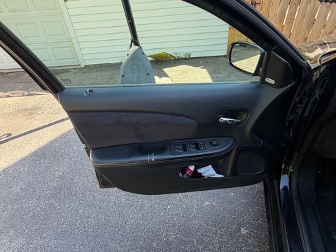 Used 2011 Chrysler 200 S FWD image 13