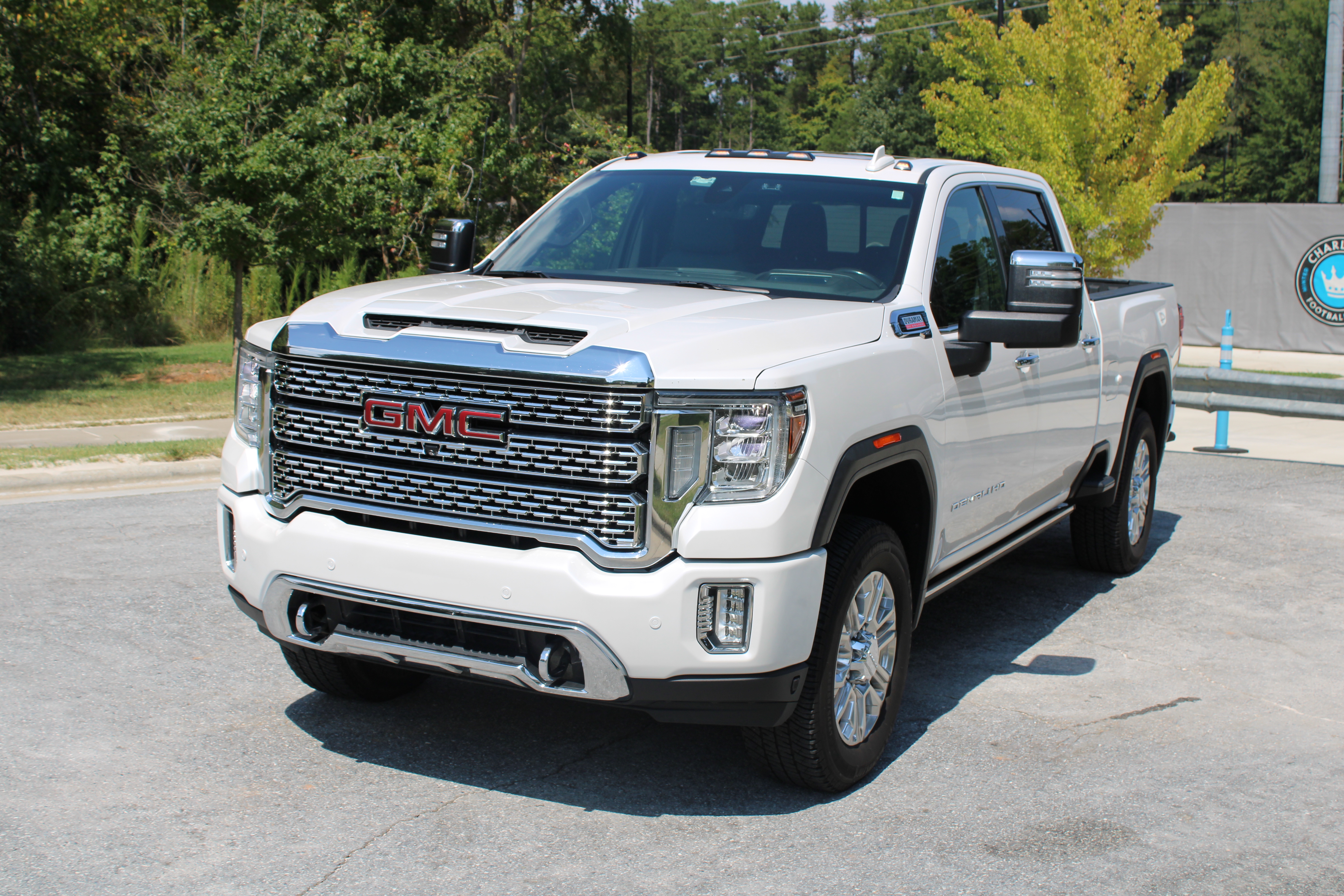 Used 2021 GMC Sierra 2500 Denali w/ Denali Ultimate Package AWD/4WD image 2