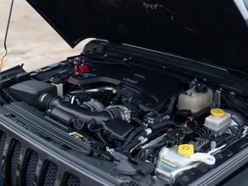 Used 2019 Jeep Wrangler Unlimited Sahara image 29