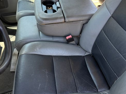 Used 2005 Ford F350 Lariat RWD image 6