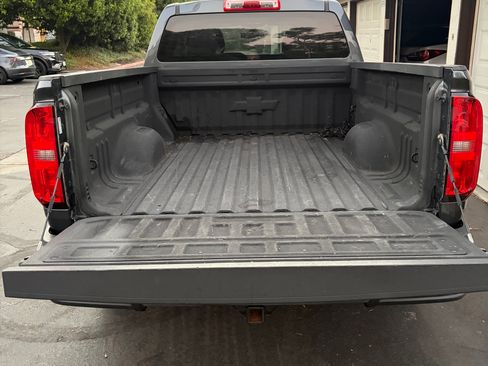 Used 2017 Chevrolet Colorado W/T AWD/4WD image 2
