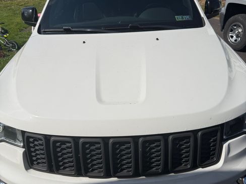 Used 2017 Jeep Grand Cherokee Limited image 2