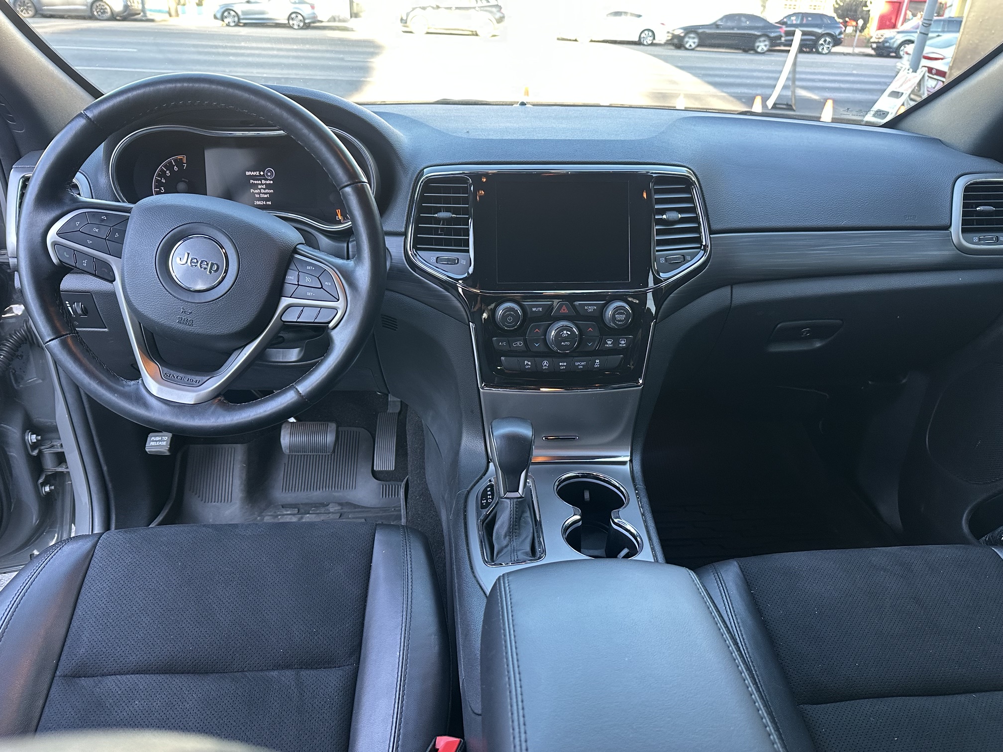 Used 2021 Jeep Grand Cherokee Laredo X RWD image 9