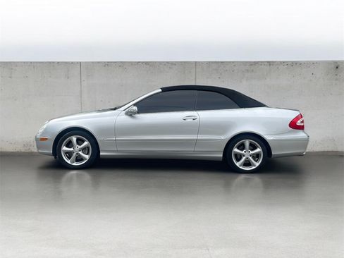 Used 2005 Mercedes-Benz CLK 320 Cabriolet image 1