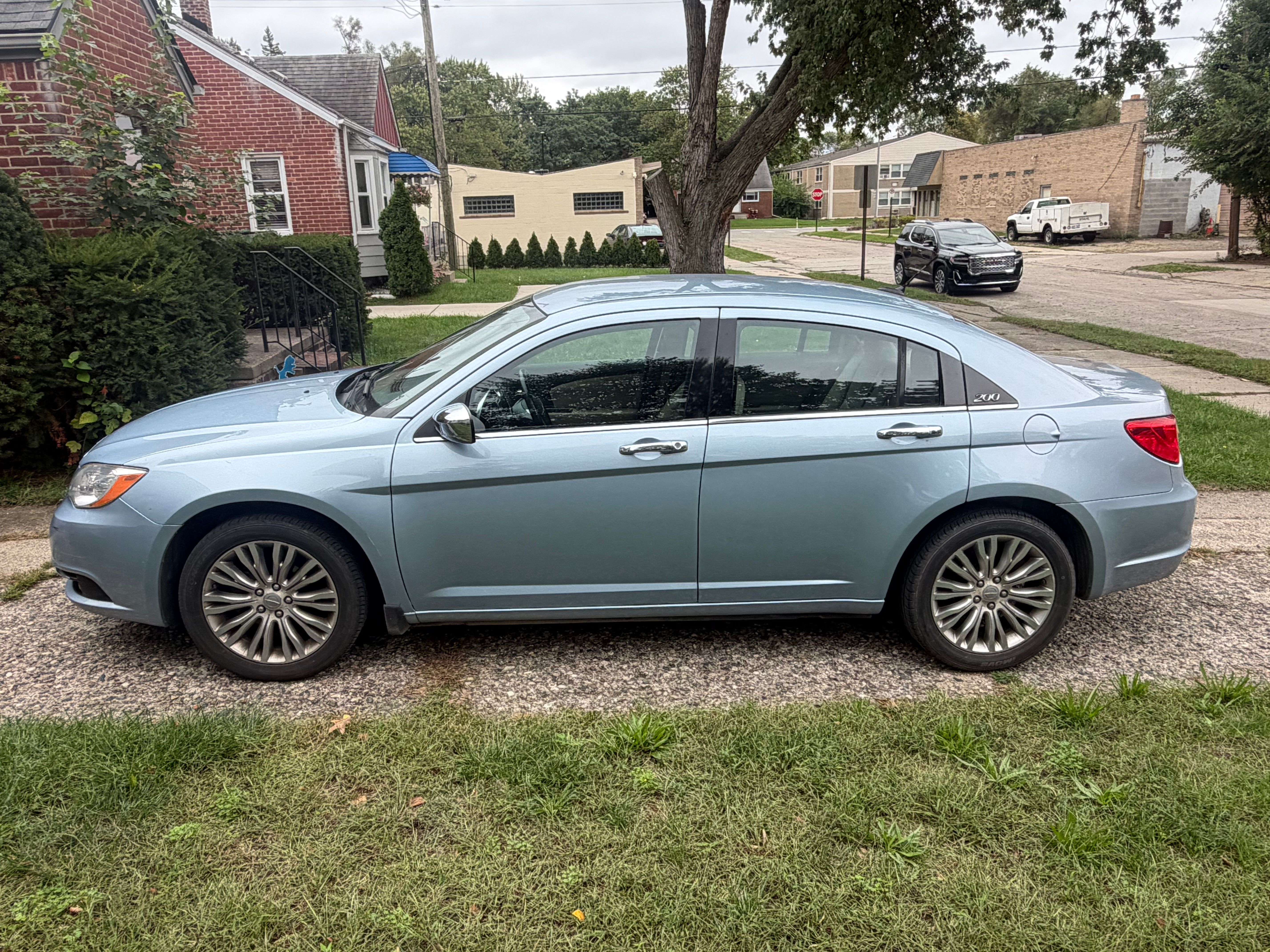 Used 2012 Chrysler 200 Limited FWD image 6