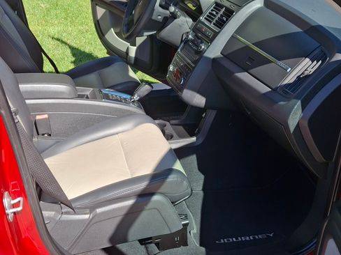 Used 2009 Dodge Journey R/T w/ Convenience Group II image 13