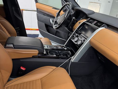 Used 2018 Land Rover Discovery HSE Luxury image 10