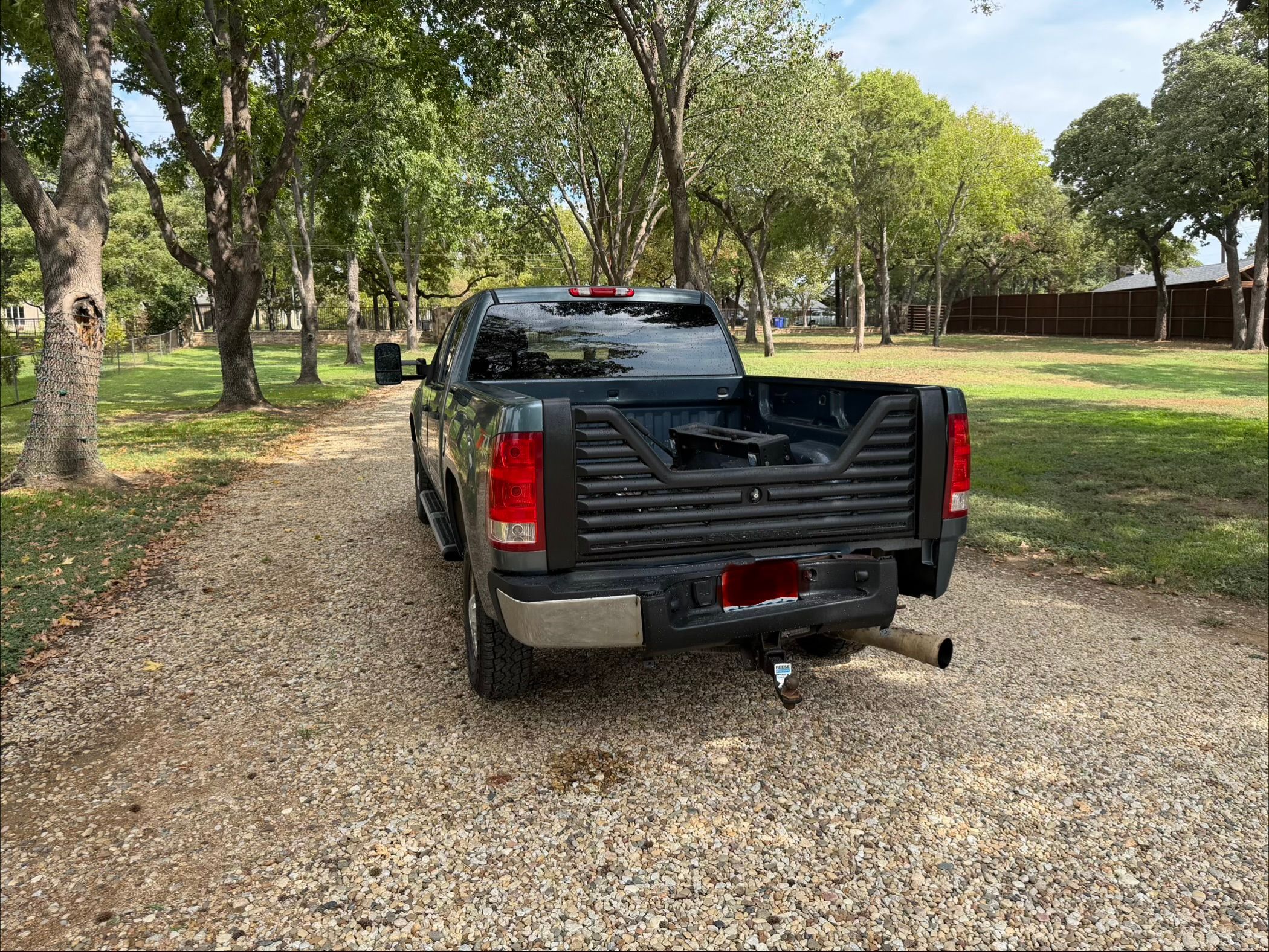 Used 2007 GMC Sierra 2500 SLE w/ Z71 Off-Road Package AWD/4WD image 2