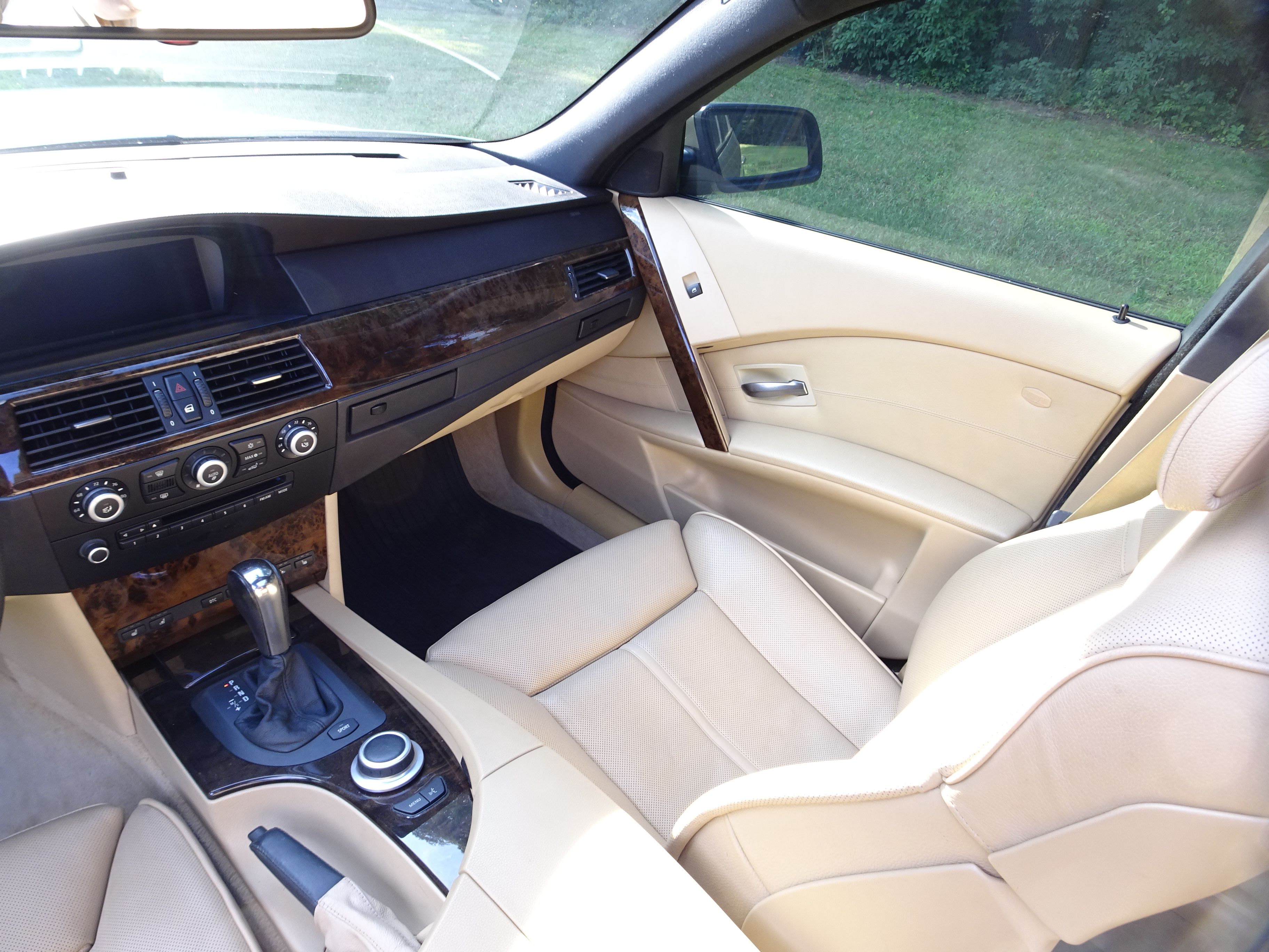 Used 2007 BMW 530xi Wagon AWD/4WD image 22
