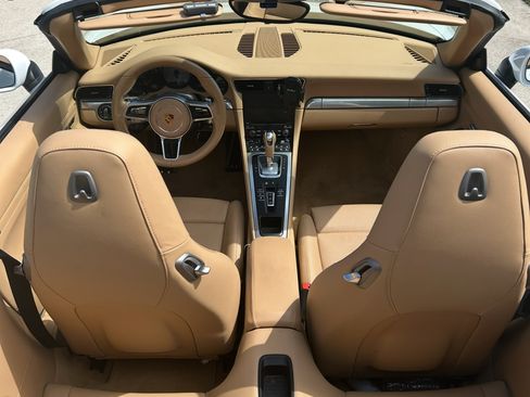 Used 2017 Porsche 911 Carrera 4S image 6