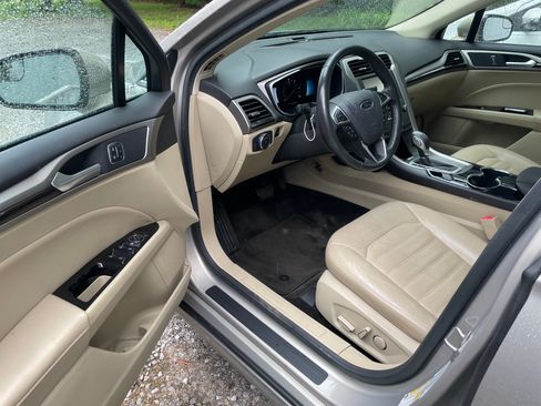 Used 2015 Ford Fusion SE w/ Equipment Group 502A FWD image 6