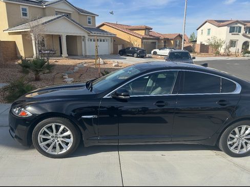 Used 2013 Jaguar XF image 4