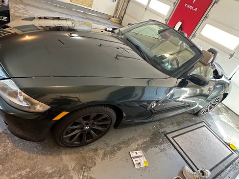 Used 2006 BMW Z4 3.0si image 9