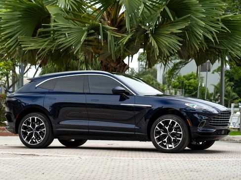 Used 2021 Aston Martin DBX AWD/4WD image 8