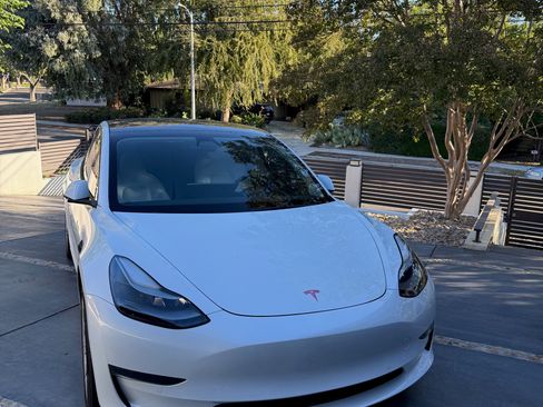 Used 2022 Tesla Model 3 Long Range image 1